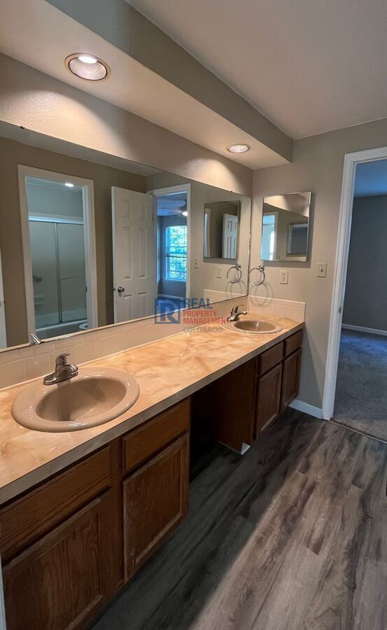Building Photo - 1345 Village Park Ct