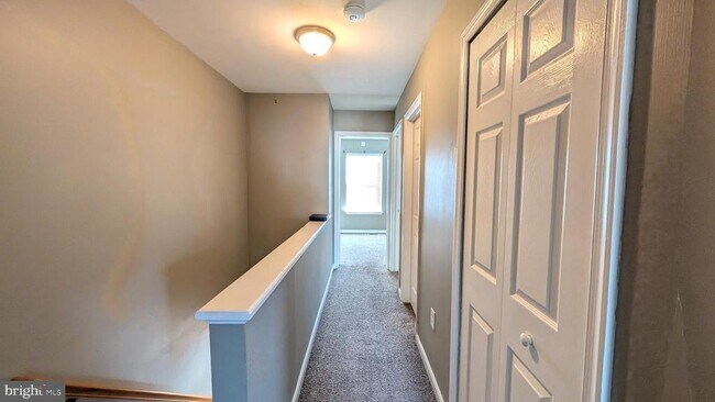 Building Photo - 424 Lilac Terrace NE
