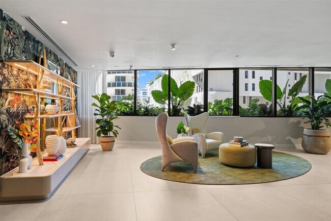 Building Photo - 700 NE 24th St