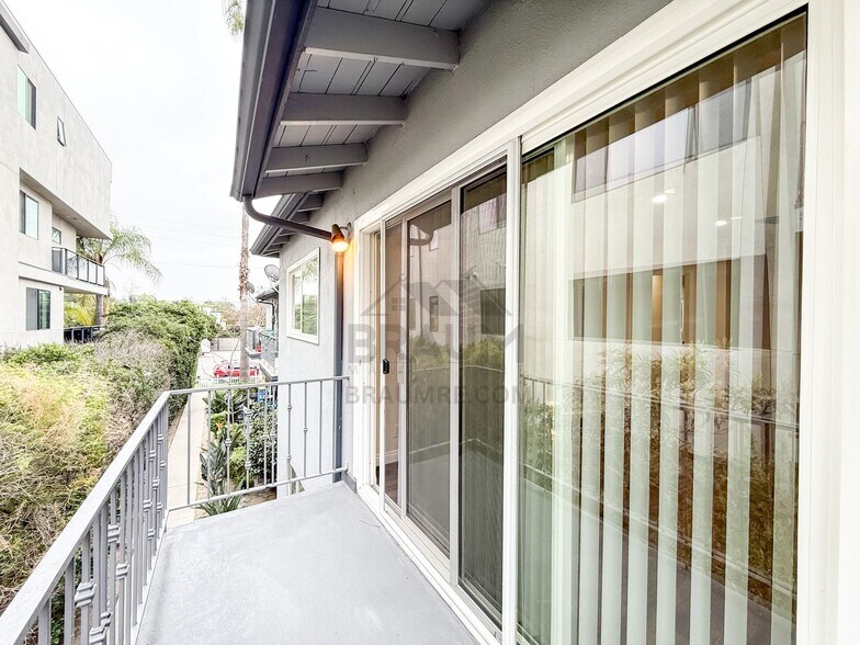 Building Photo - 5917 Laurel Canyon Blvd