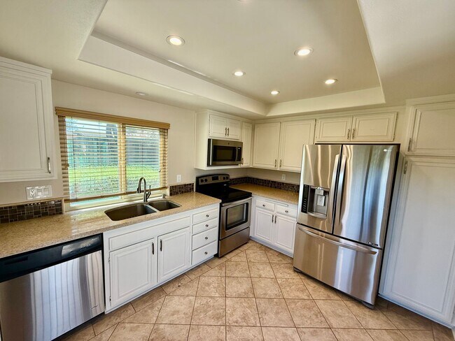 Building Photo - Updated Home in Leisure Village on the Perimeter