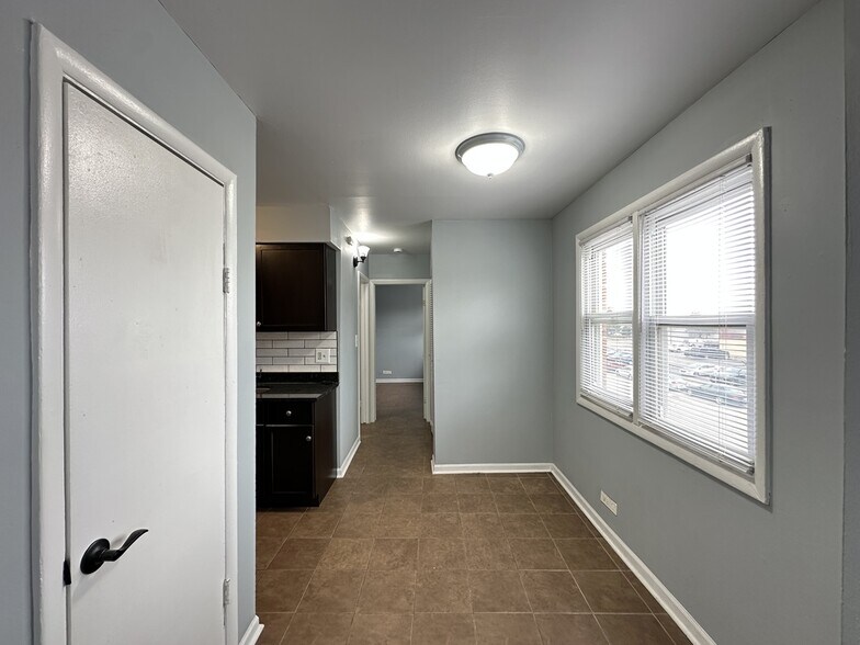 Building Photo - 9620 Ivanhoe Ave