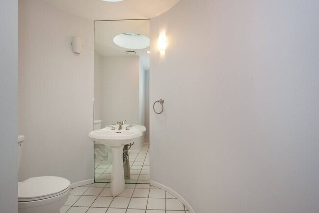 Building Photo - 12 N Ridge Rd