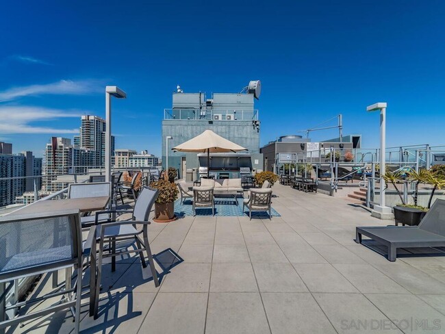 Roof Deck - 1080 Park Blvd