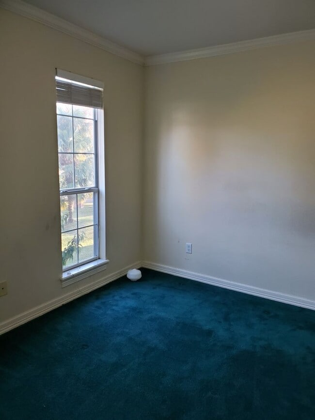 Building Photo - 3635 Green Acres Dr