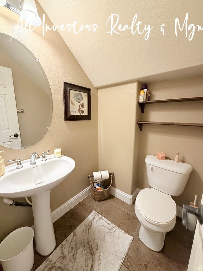 Building Photo - 44972 Bellflower Ln