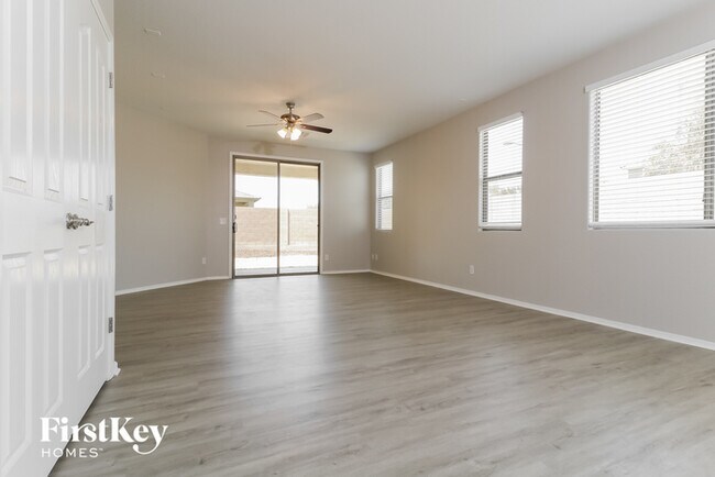 Building Photo - 17922 W Sunnyslope Ln