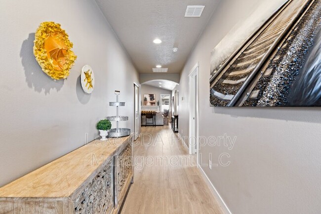 Building Photo - 5673 W Rockingham Dr