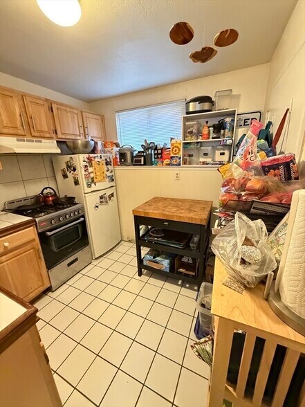 Building Photo - 108 Perkins St