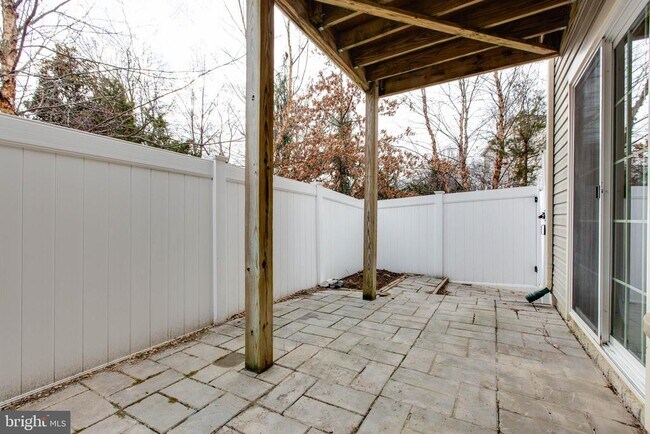 Building Photo - 1919 Beckman Ter