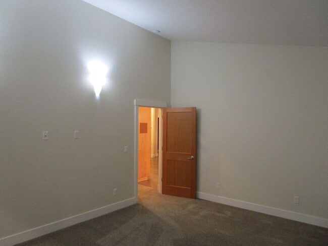 Building Photo - Custom Home in Crystal Springs Subdivision - Available Now!