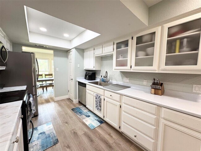 Building Photo - 1404 Cedar Park Dr
