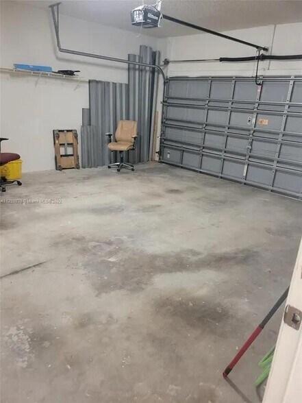 Building Photo - 10860 Fillmore Dr