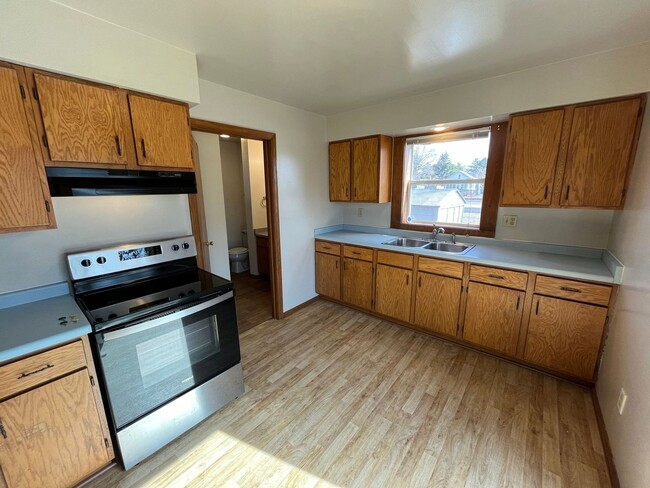 Building Photo - 622 Grand St