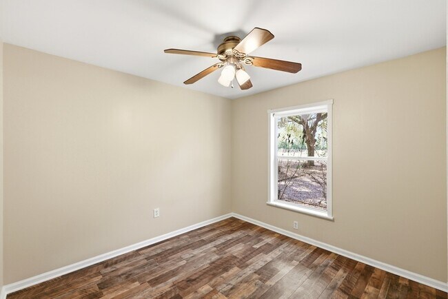 Building Photo - 13205 Mountain View