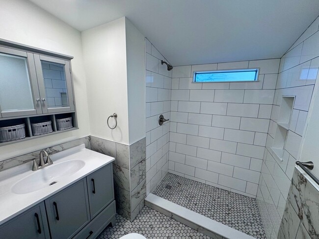 Building Photo - Renovated 2-bedroom Single Family in Dover, NH! | Heated Floors! | $300 Off/month until June 2026!