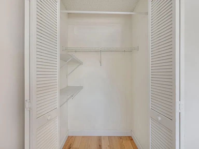 Building Photo - 98202 Windward Ave