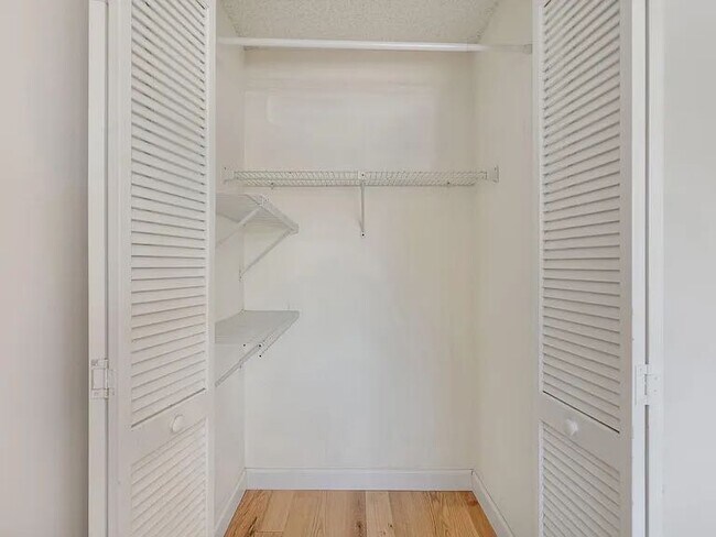 Building Photo - 98202 Windward Ave