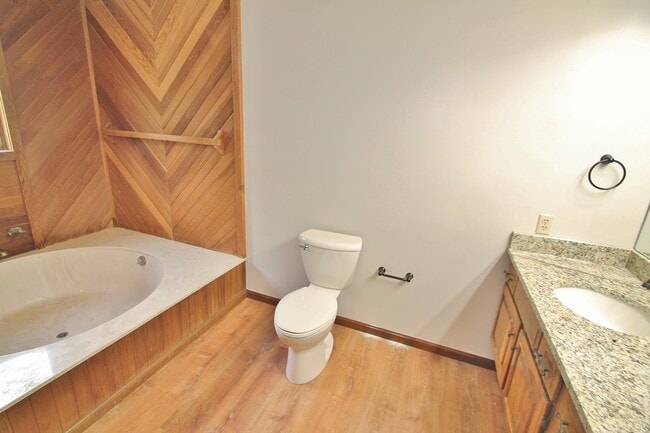 Building Photo - Secluded luxury cabin in woods with privat...