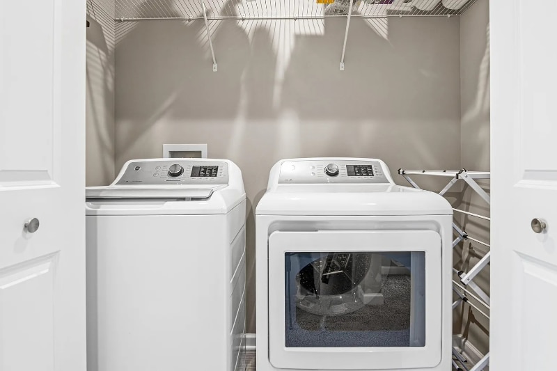 Building Photo - 801 Roselyn Dr