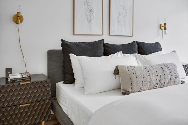 Building Photo - 330 W 58th St