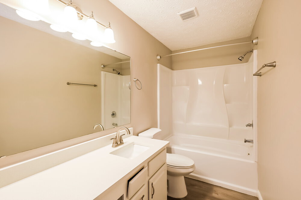 Building Photo - 4439 Connaught Dr E
