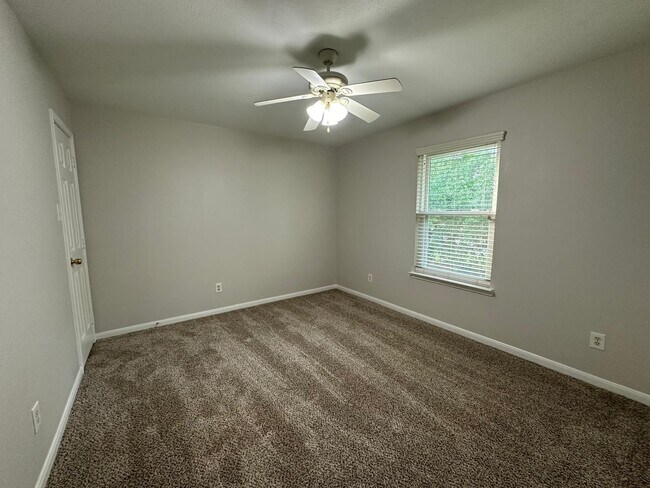 Building Photo - 9210 Memorial Grove Dr