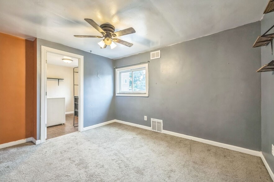 Building Photo - 2318 Eccles St