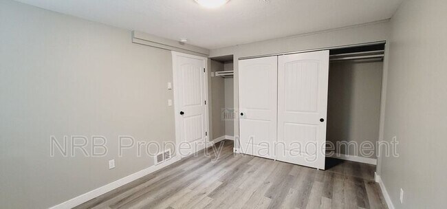 Building Photo - 3216 E Roosevelt Ave