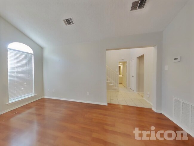 Building Photo - 2817 Laurel Hill Dr