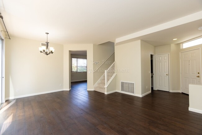 Building Photo - Beautiful home in Sunset Glen with 4 bedrooms 2.5 bath, 1726 Sq Ft available NOW