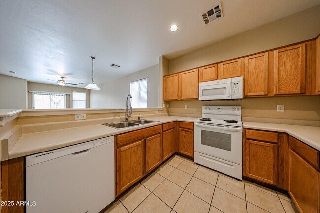Building Photo - 44115 Askew Dr