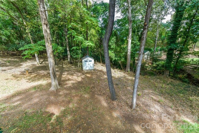 Building Photo - 2630 Fernbank Dr