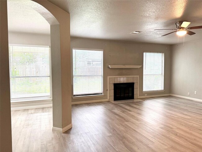 Building Photo - 2103 Aster Way