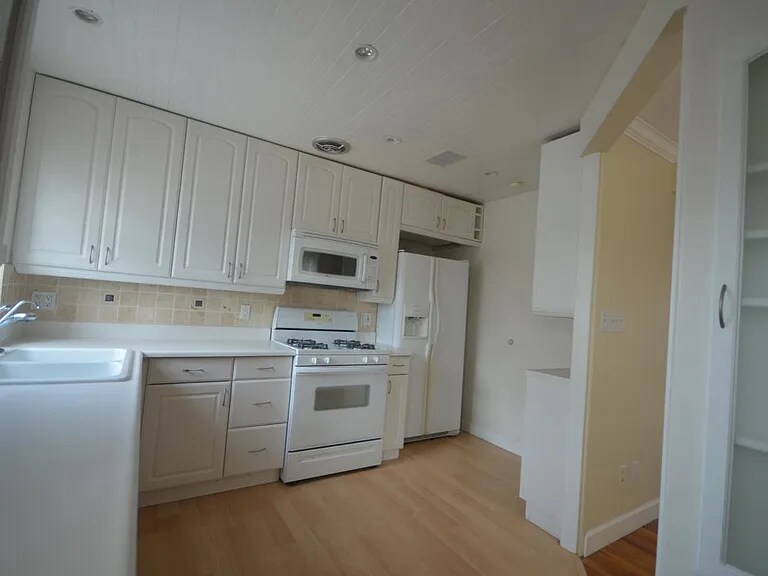 Building Photo - 6409 W 86th Pl