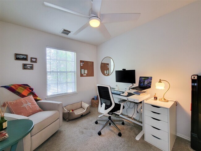 Building Photo - 42 Wineberry Pl