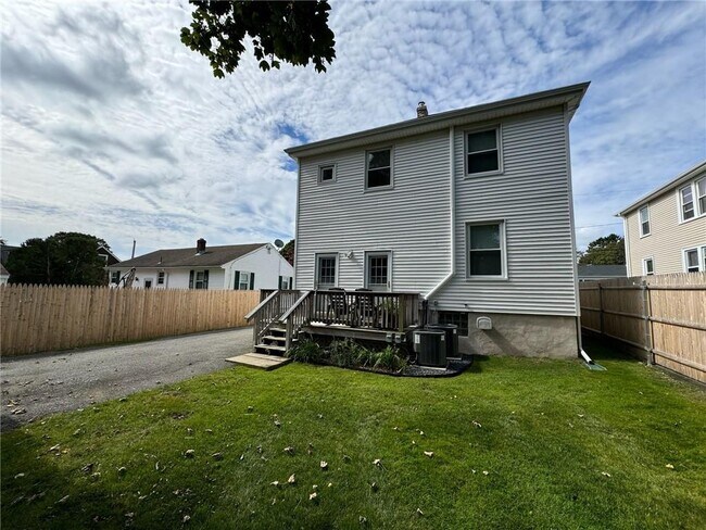 Building Photo - 15 Freeborn St