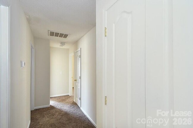 Building Photo - 118 Peterborough Dr