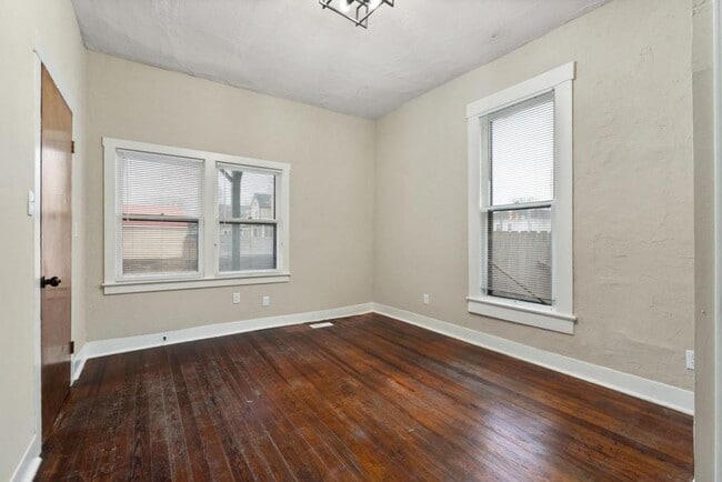 Building Photo - 1709 Ekin Ave