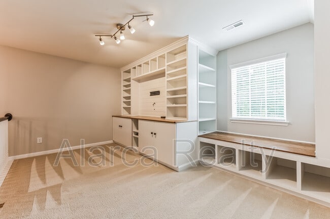 Building Photo - 7419 Canova Ln