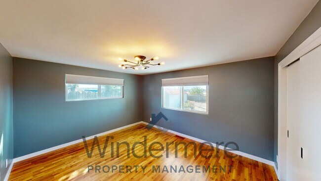Building Photo - 2348 Frazier Dr