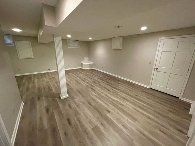 Building Photo - Stunning 4BR 2.5BA w/ Granite Kitchen in South Overland Park