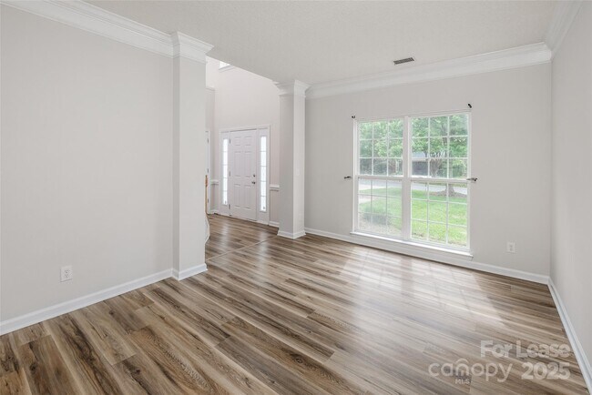 Building Photo - 16017 Woodcote Dr