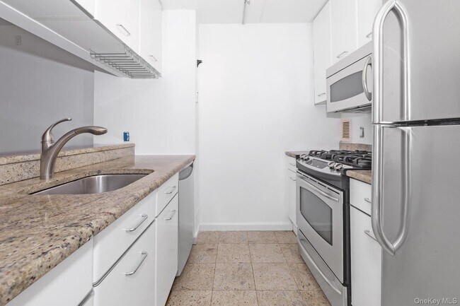 Building Photo - 4 Martine Ave