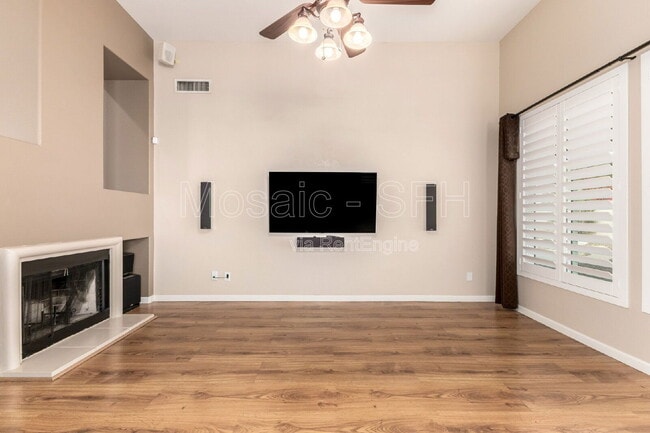 Building Photo - 2738 E Silverwood Dr