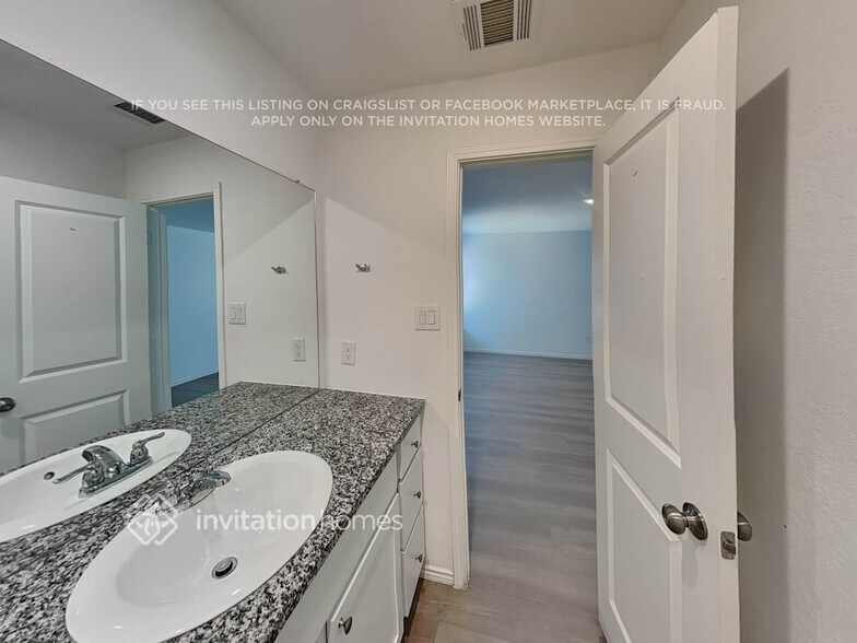 Building Photo - 4120 Waterfall Cv