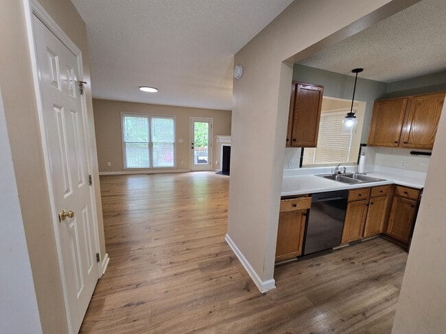 Building Photo - 1500 Oakland Hills Way