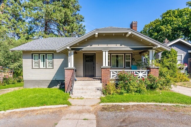 Building Photo - Charming 5-Bedroom South Hill Home Near Manito Park Coming Soon!