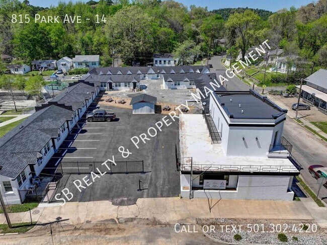 Primary Photo - 815 Park Ave