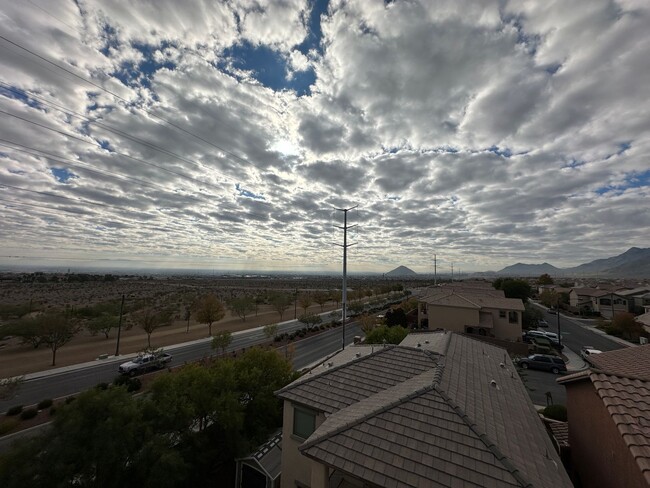 Building Photo - Stunning Strip Views and Beyond